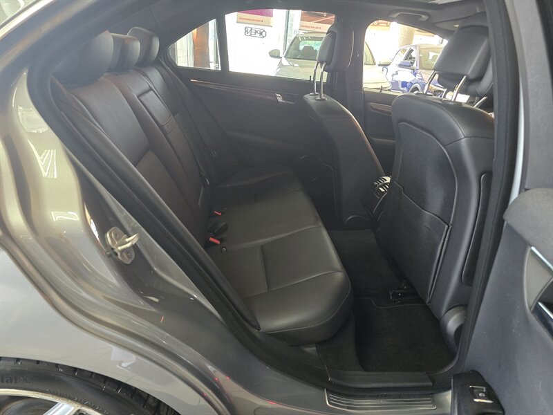 2010 Mercedes-Benz C 300 Sport 4DR SEDAN - Photo 16 - Hamilton, OH 45015