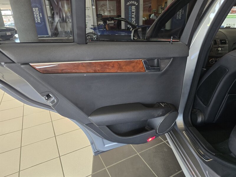 2010 Mercedes-Benz C 300 Sport 4DR SEDAN - Photo 10 - Hamilton, OH 45015