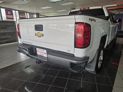 2017 Chevrolet Silverado 1500 LT 4DR EXTENDED CAB 4X4   - Photo 5 - Hamilton, OH 45015