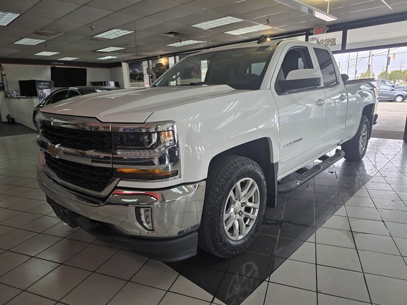 2017 Chevrolet Silverado 1500 LT 4DR EXTENDED CAB 4X4   - Photo 1 - Hamilton, OH 45015