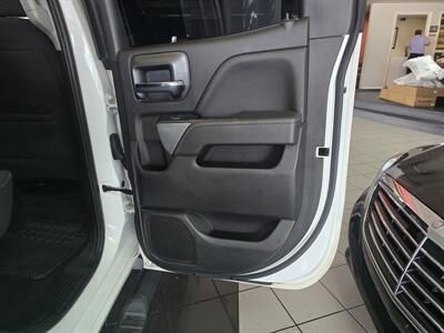 2017 Chevrolet Silverado 1500 LT 4DR EXTENDED CAB 4X4   - Photo 15 - Hamilton, OH 45015