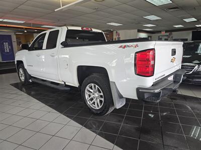 2017 Chevrolet Silverado 1500 LT 4DR EXTENDED CAB 4X4   - Photo 6 - Hamilton, OH 45015