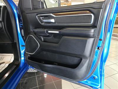2021 RAM 1500 Laramie 4DR CREW CAB 4X4/V8   - Photo 13 - Hamilton, OH 45015