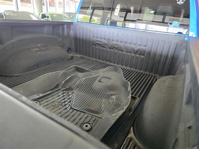 2021 RAM 1500 Laramie 4DR CREW CAB 4X4/V8   - Photo 34 - Hamilton, OH 45015