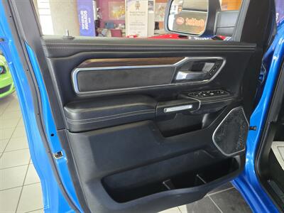 2021 RAM 1500 Laramie 4DR CREW CAB 4X4/V8   - Photo 7 - Hamilton, OH 45015