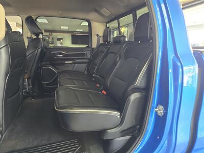 2021 RAM 1500 Laramie 4DR CREW CAB 4X4/V8   - Photo 12 - Hamilton, OH 45015