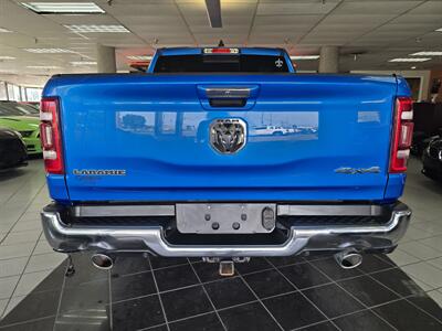 2021 RAM 1500 Laramie 4DR CREW CAB 4X4/V8   - Photo 5 - Hamilton, OH 45015
