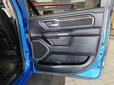 2021 RAM 1500 Laramie 4DR CREW CAB 4X4/V8   - Photo 16 - Hamilton, OH 45015