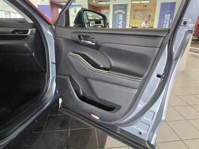 2021 Toyota Highlander XLE 4DR SUV AWD   - Photo 13 - Hamilton, OH 45015