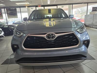 2021 Toyota Highlander XLE 4DR SUV AWD   - Photo 2 - Hamilton, OH 45015