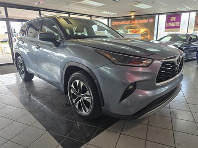 2021 Toyota Highlander XLE 4DR SUV AWD   - Photo 3 - Hamilton, OH 45015