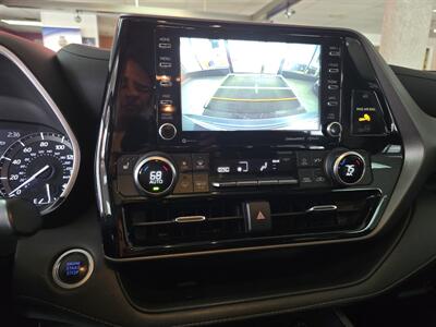 2021 Toyota Highlander XLE 4DR SUV AWD   - Photo 25 - Hamilton, OH 45015