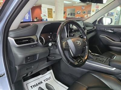 2021 Toyota Highlander XLE 4DR SUV AWD   - Photo 8 - Hamilton, OH 45015