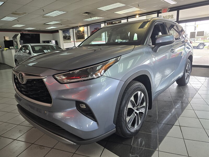 2021 Toyota Highlander XLE 4DR SUV AWD   - Photo 1 - Hamilton, OH 45015