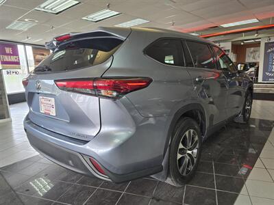 2021 Toyota Highlander XLE 4DR SUV AWD   - Photo 4 - Hamilton, OH 45015