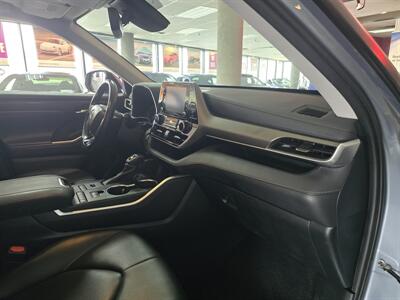 2021 Toyota Highlander XLE 4DR SUV AWD   - Photo 14 - Hamilton, OH 45015