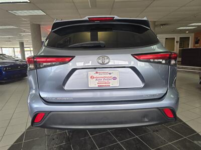 2021 Toyota Highlander XLE 4DR SUV AWD   - Photo 5 - Hamilton, OH 45015