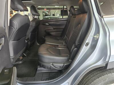 2021 Toyota Highlander XLE 4DR SUV AWD   - Photo 11 - Hamilton, OH 45015