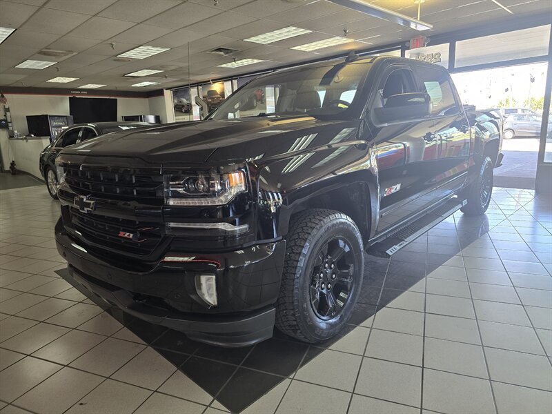 2017 Chevrolet Silverado 1500 LTZ CREW CAB 4X4/Z71/V8   - Photo 1 - Hamilton, OH 45015