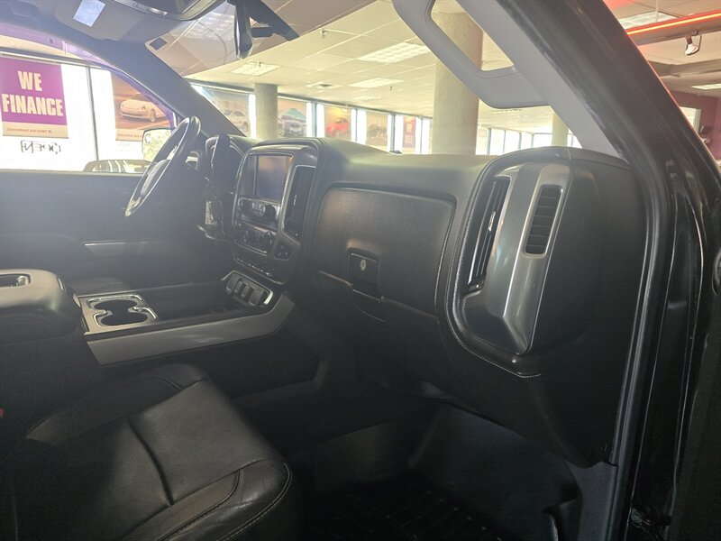 2017 Chevrolet Silverado 1500 LTZ CREW CAB 4X4/Z71/V8 - Photo 13 - Hamilton, OH 45015