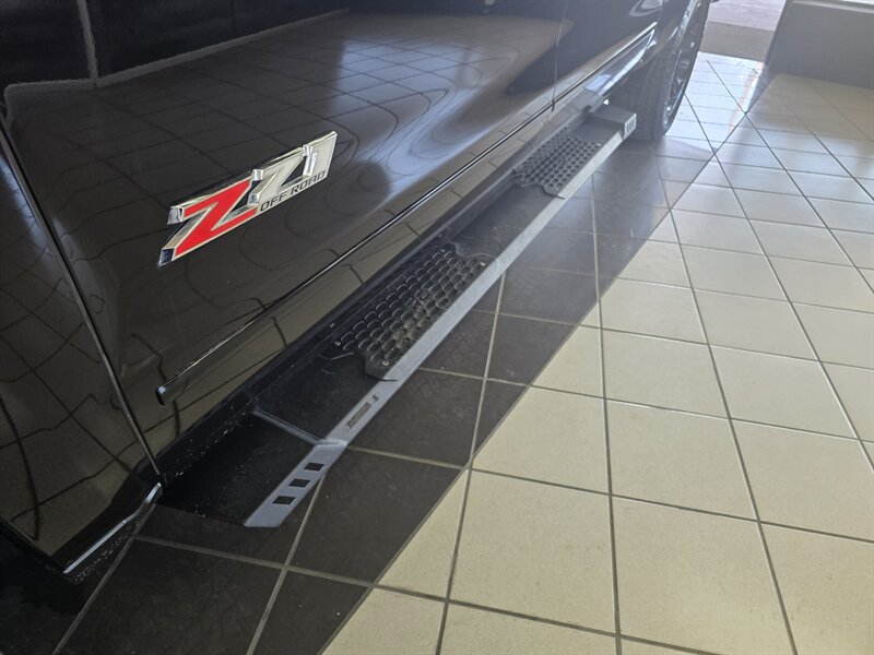 2017 Chevrolet Silverado 1500 LTZ CREW CAB 4X4/Z71/V8 - Photo 35 - Hamilton, OH 45015