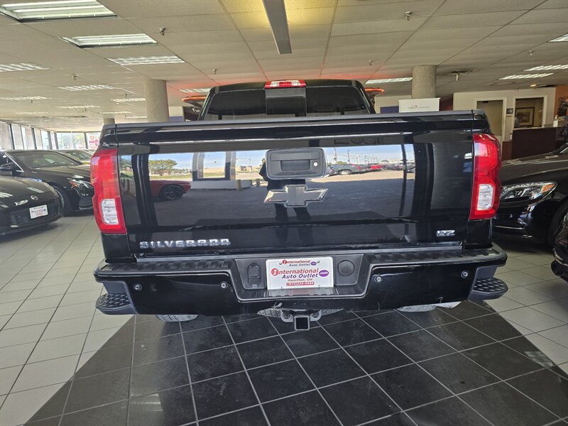2017 Chevrolet Silverado 1500 LTZ CREW CAB 4X4/Z71/V8 - Photo 5 - Hamilton, OH 45015