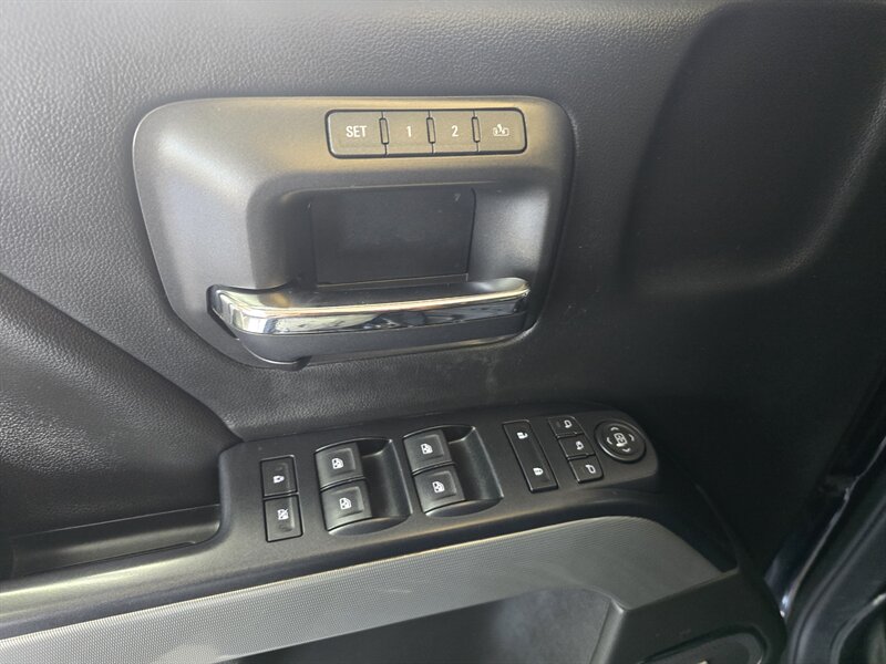 2017 Chevrolet Silverado 1500 LTZ CREW CAB 4X4/Z71/V8 - Photo 17 - Hamilton, OH 45015