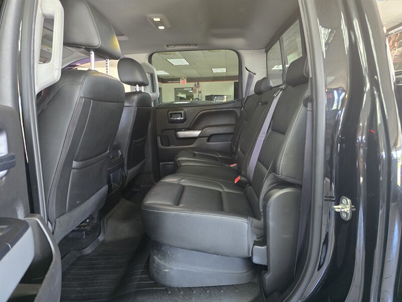 2017 Chevrolet Silverado 1500 LTZ CREW CAB 4X4/Z71/V8 - Photo 11 - Hamilton, OH 45015