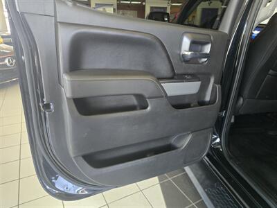 2017 Chevrolet Silverado 1500 LTZ CREW CAB 4X4/Z71/V8 - Photo 10 - Hamilton, OH 45015