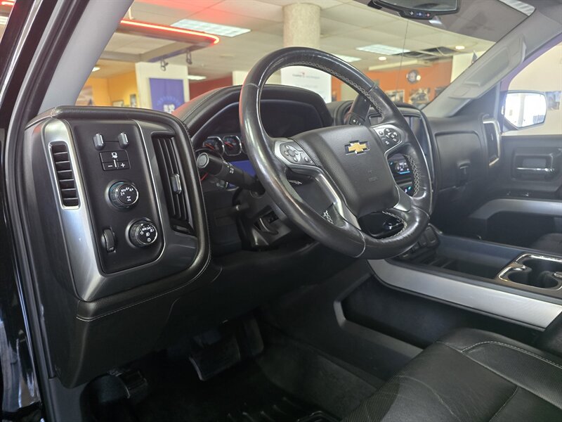 2017 Chevrolet Silverado 1500 LTZ CREW CAB 4X4/Z71/V8 - Photo 8 - Hamilton, OH 45015