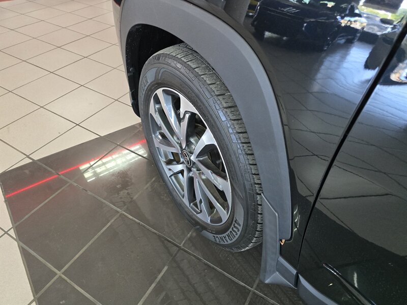 2023 Toyota Corolla Cross XLE - Photo 31 - Hamilton, OH 45015