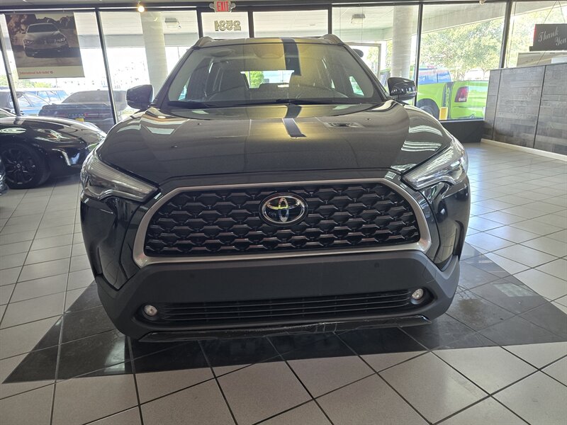 2023 Toyota Corolla Cross XLE - Photo 2 - Hamilton, OH 45015