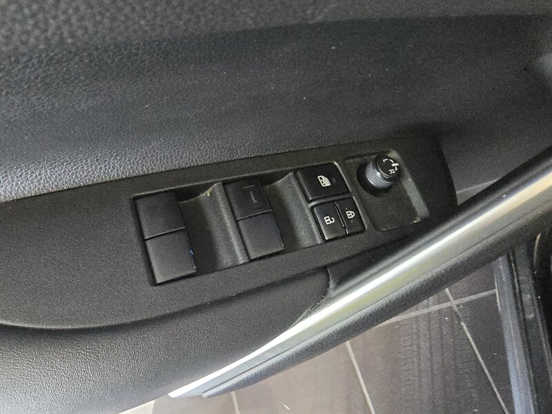 2023 Toyota Corolla Cross XLE - Photo 18 - Hamilton, OH 45015
