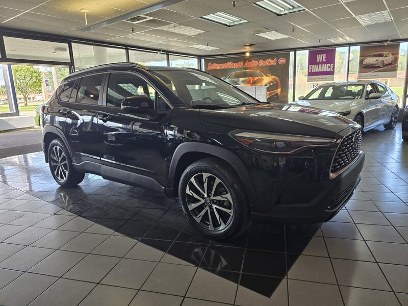 2023 Toyota Corolla Cross XLE - Photo 3 - Hamilton, OH 45015