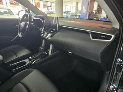 2023 Toyota Corolla Cross XLE - Photo 14 - Hamilton, OH 45015