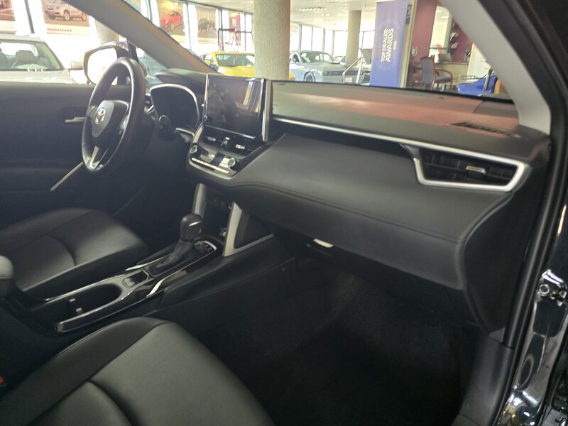2023 Toyota Corolla Cross XLE - Photo 14 - Hamilton, OH 45015