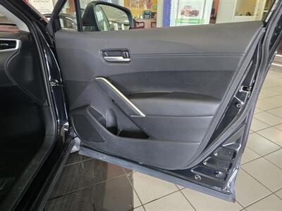 2023 Toyota Corolla Cross XLE - Photo 13 - Hamilton, OH 45015