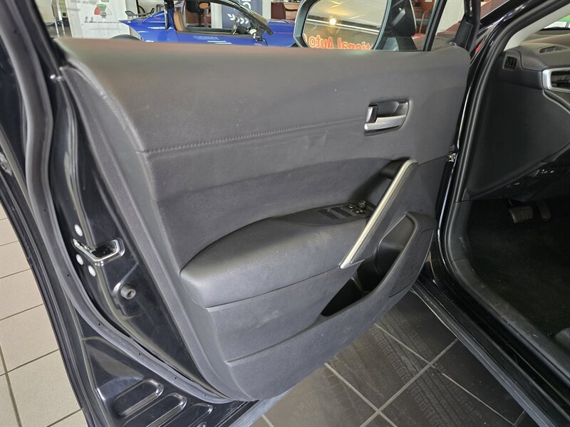 2023 Toyota Corolla Cross XLE - Photo 7 - Hamilton, OH 45015