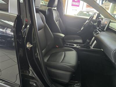 2023 Toyota Corolla Cross XLE - Photo 15 - Hamilton, OH 45015