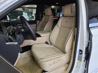 2022 Cadillac Escalade Premium Luxury   - Photo 17 - Hamilton, OH 45015