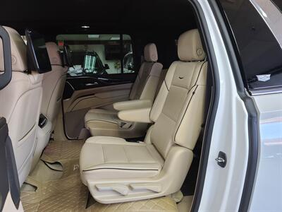 2022 Cadillac Escalade Premium Luxury   - Photo 13 - Hamilton, OH 45015