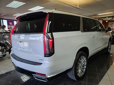 2022 Cadillac Escalade Premium Luxury   - Photo 5 - Hamilton, OH 45015