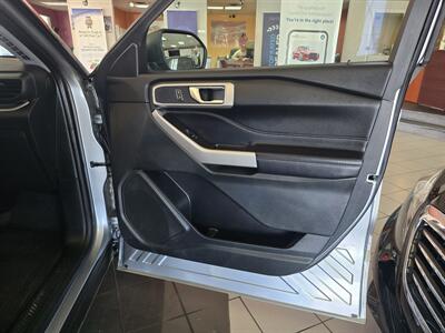 2024 Ford Explorer XLT 4DR SUV AWD   - Photo 14 - Hamilton, OH 45015