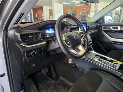 2024 Ford Explorer XLT 4DR SUV AWD   - Photo 8 - Hamilton, OH 45015