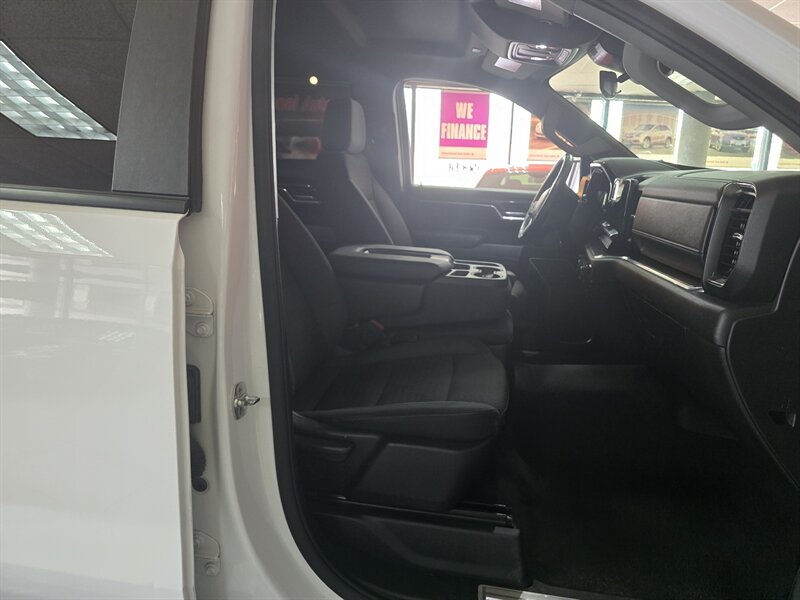 2025 Chevrolet Silverado 1500 LT-CREW CAB-V8 - Photo 16 - Hamilton, OH 45015