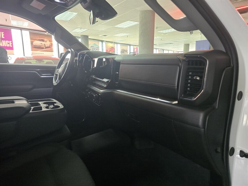 2025 Chevrolet Silverado 1500 LT-CREW CAB-V8 - Photo 15 - Hamilton, OH 45015