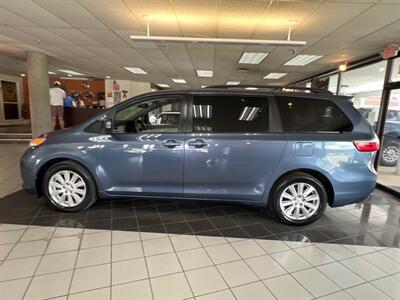2017 Toyota Sienna LE 7-Passenger 4DR MINI-VAN AWD   - Photo 8 - Hamilton, OH 45015