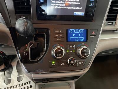 2017 Toyota Sienna LE 7-Passenger 4DR MINI-VAN AWD   - Photo 17 - Hamilton, OH 45015