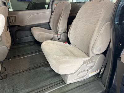 2017 Toyota Sienna LE 7-Passenger 4DR MINI-VAN AWD   - Photo 19 - Hamilton, OH 45015
