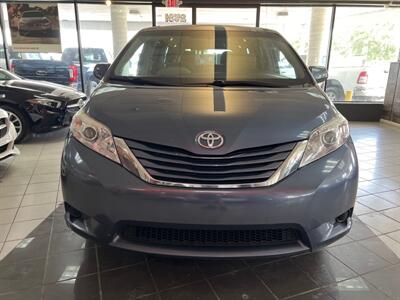 2017 Toyota Sienna LE 7-Passenger 4DR MINI-VAN AWD   - Photo 2 - Hamilton, OH 45015